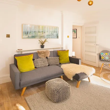 Idyllic Clifton Hideaway - Stunning Garden Flat Apartment *