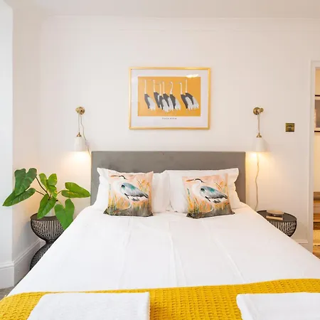 Апартаменты Idyllic Clifton Hideaway - Stunning Garden Flat Бристоль
