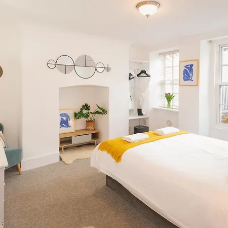 Idyllic Clifton Hideaway - Stunning Garden Flat * בריסטול