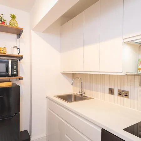 Idyllic Clifton Hideaway - Stunning Garden Flat דירה בריסטול