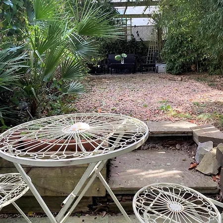 דירה Idyllic Clifton Hideaway - Stunning Garden Flat בריסטול