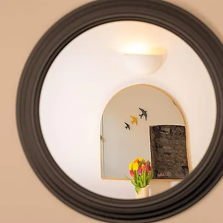 Idyllic Clifton Hideaway - Stunning Garden Flat Apartment Bristol