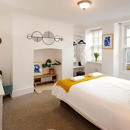 Idyllic Clifton Hideaway - Stunning Garden Flat Apartment Bristol