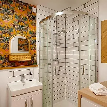 Idyllic Clifton Hideaway - Stunning Garden Flat Bristol