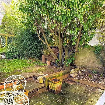 Idyllic Clifton Hideaway - Stunning Garden Flat Apartment Bristol