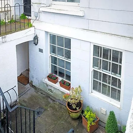 Idyllic Clifton Hideaway - Stunning Garden Flat 公寓