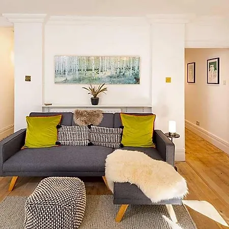 Idyllic Clifton Hideaway - Stunning Garden Flat Apartment *