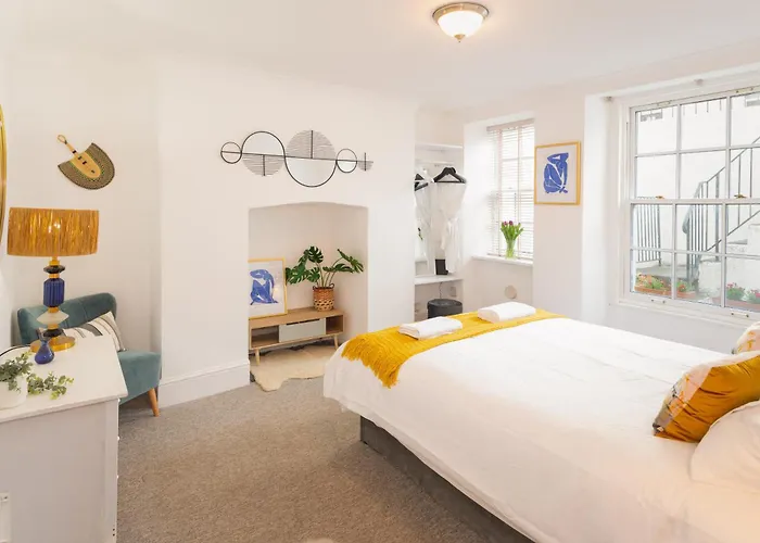 Idyllic Clifton Hideaway - Stunning Garden Flat * Bristol