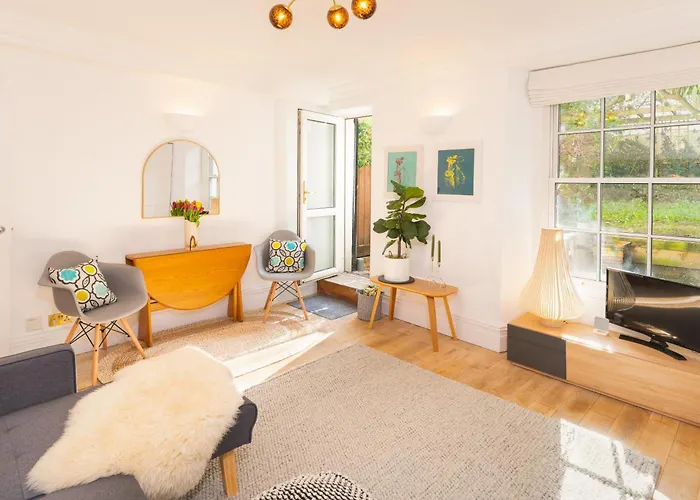 Apartment Idyllic Clifton Hideaway - Stunning Garden Flat