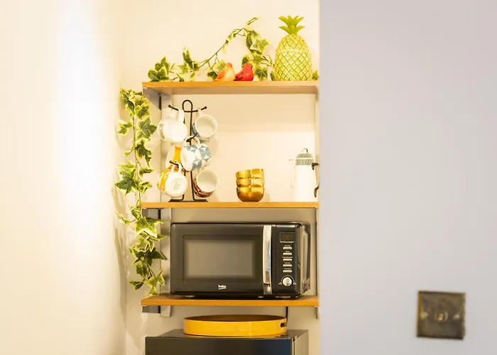 Idyllic Clifton Hideaway - Stunning Garden Flat *