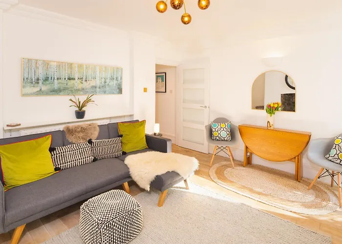 Idyllic Clifton Hideaway - Stunning Garden Flat Bristol
